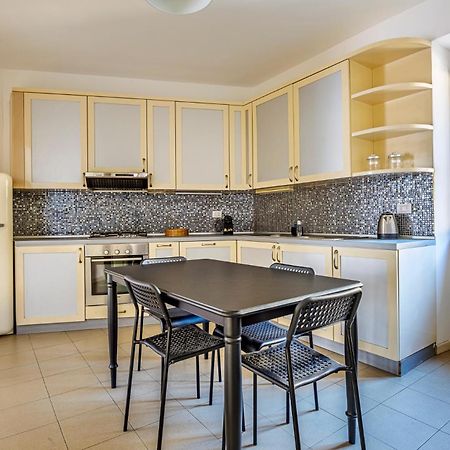 Elegant 2 Bedrooms Apartments Near Duomo Milão Exterior foto