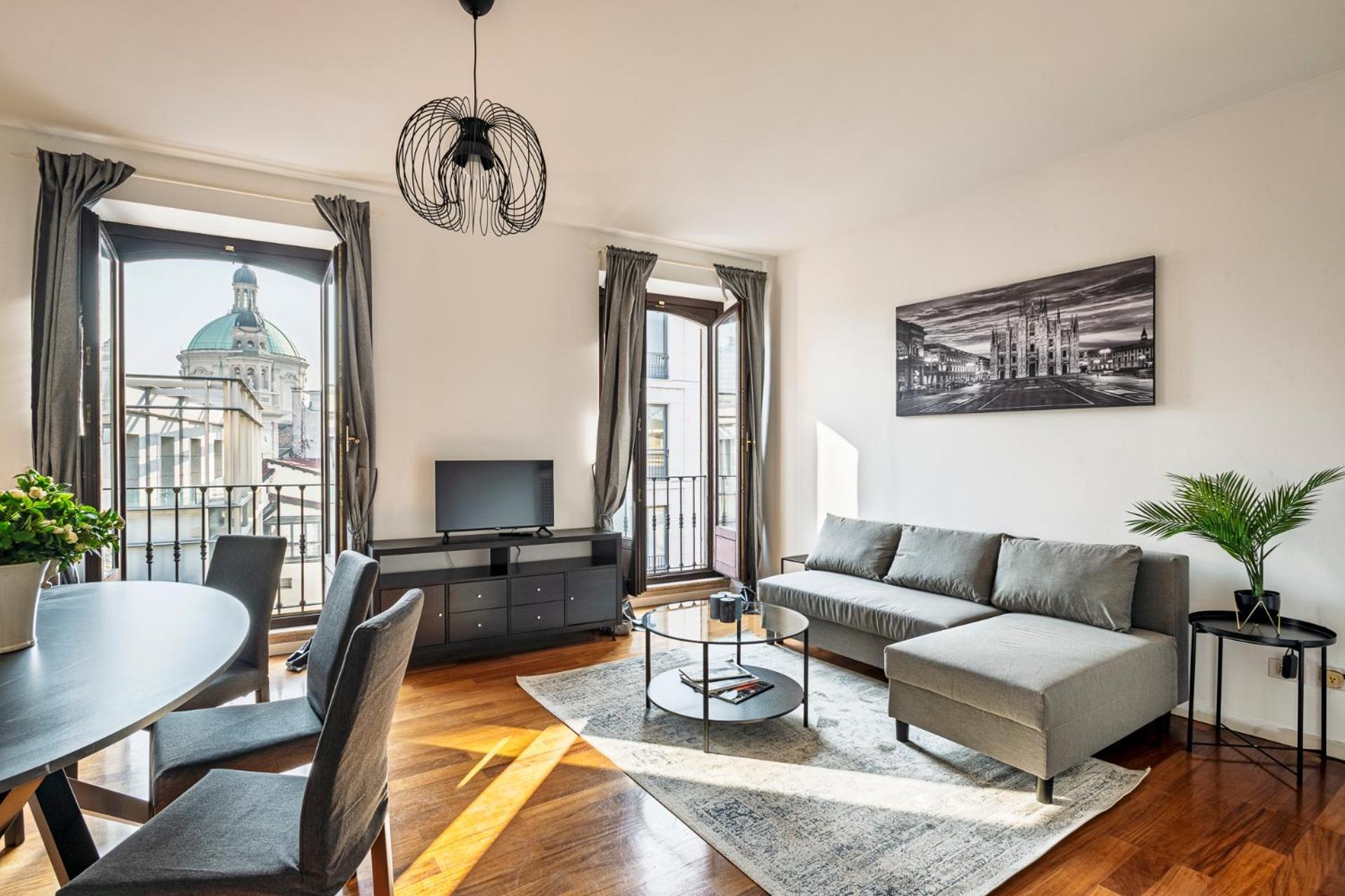 Elegant 2 Bedrooms Apartments Near Duomo Milão Exterior foto