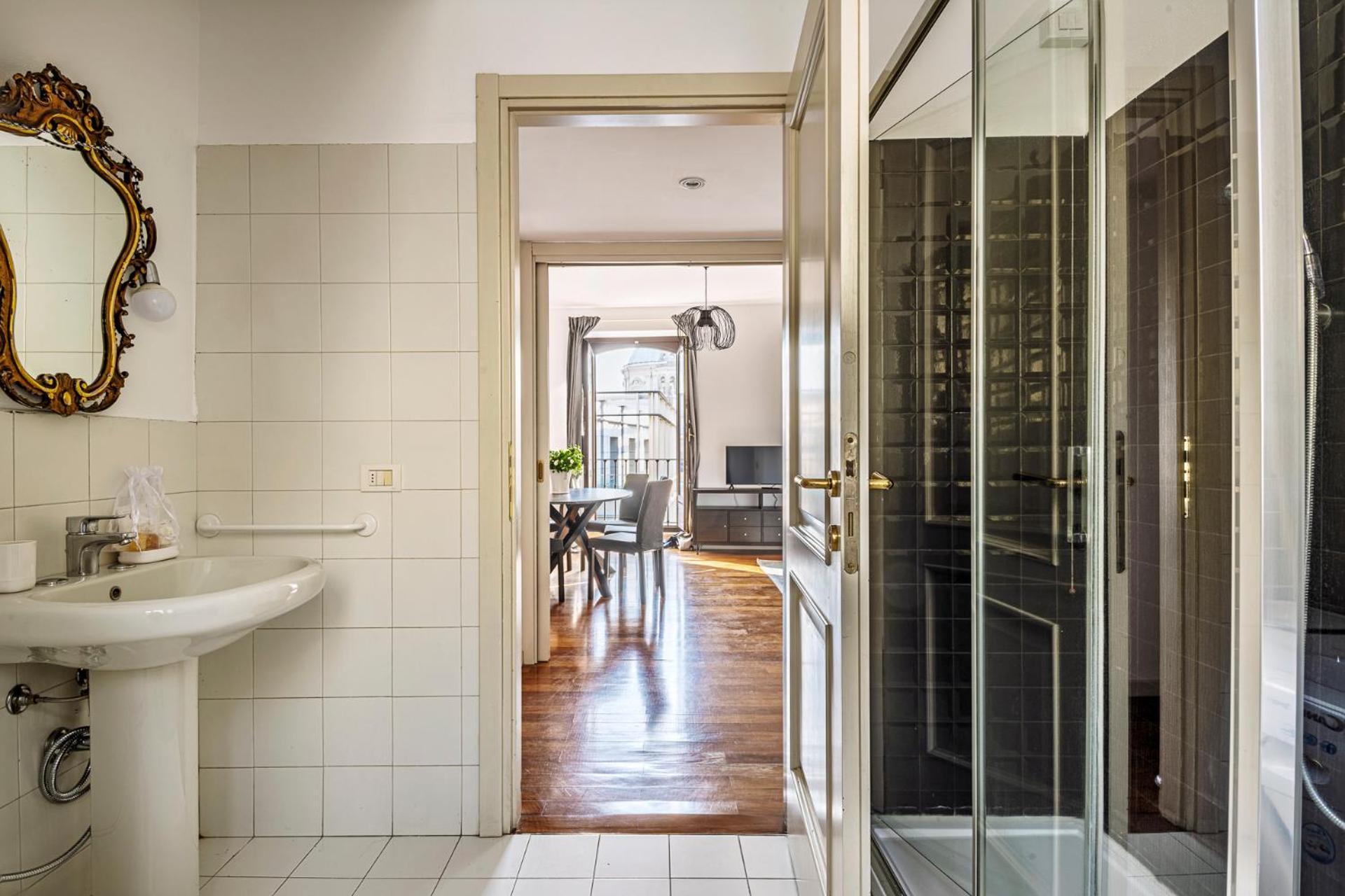 Elegant 2 Bedrooms Apartments Near Duomo Milão Exterior foto