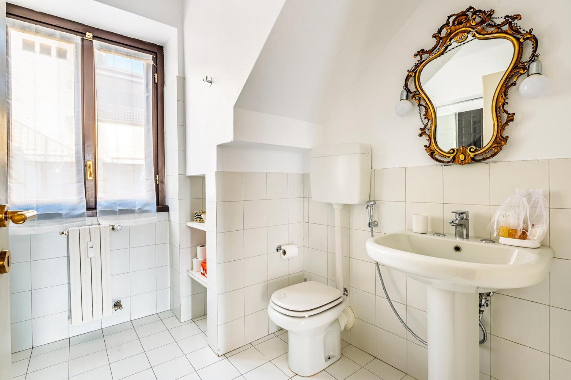 Elegant 2 Bedrooms Apartments Near Duomo Milão Exterior foto