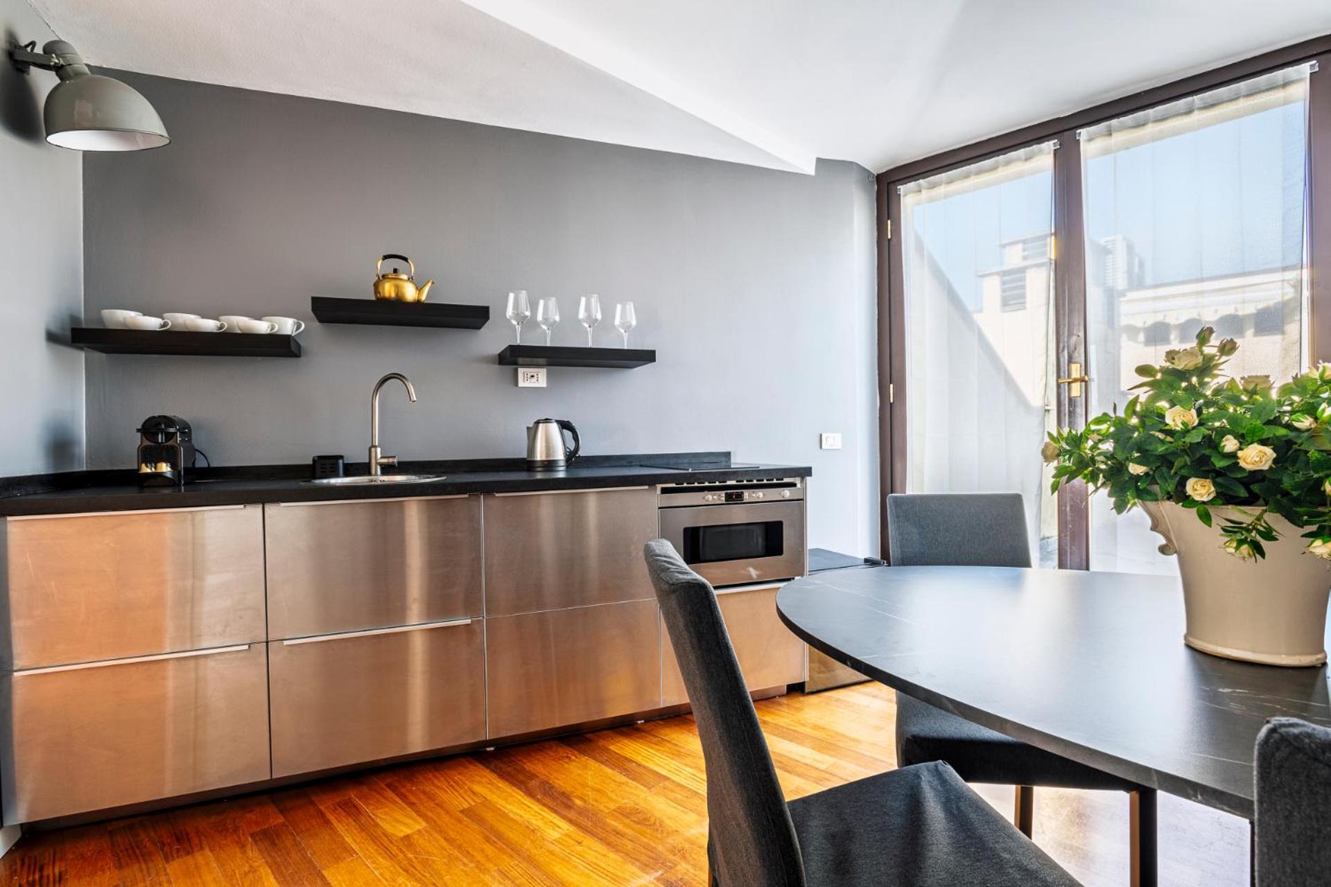 Elegant 2 Bedrooms Apartments Near Duomo Milão Exterior foto