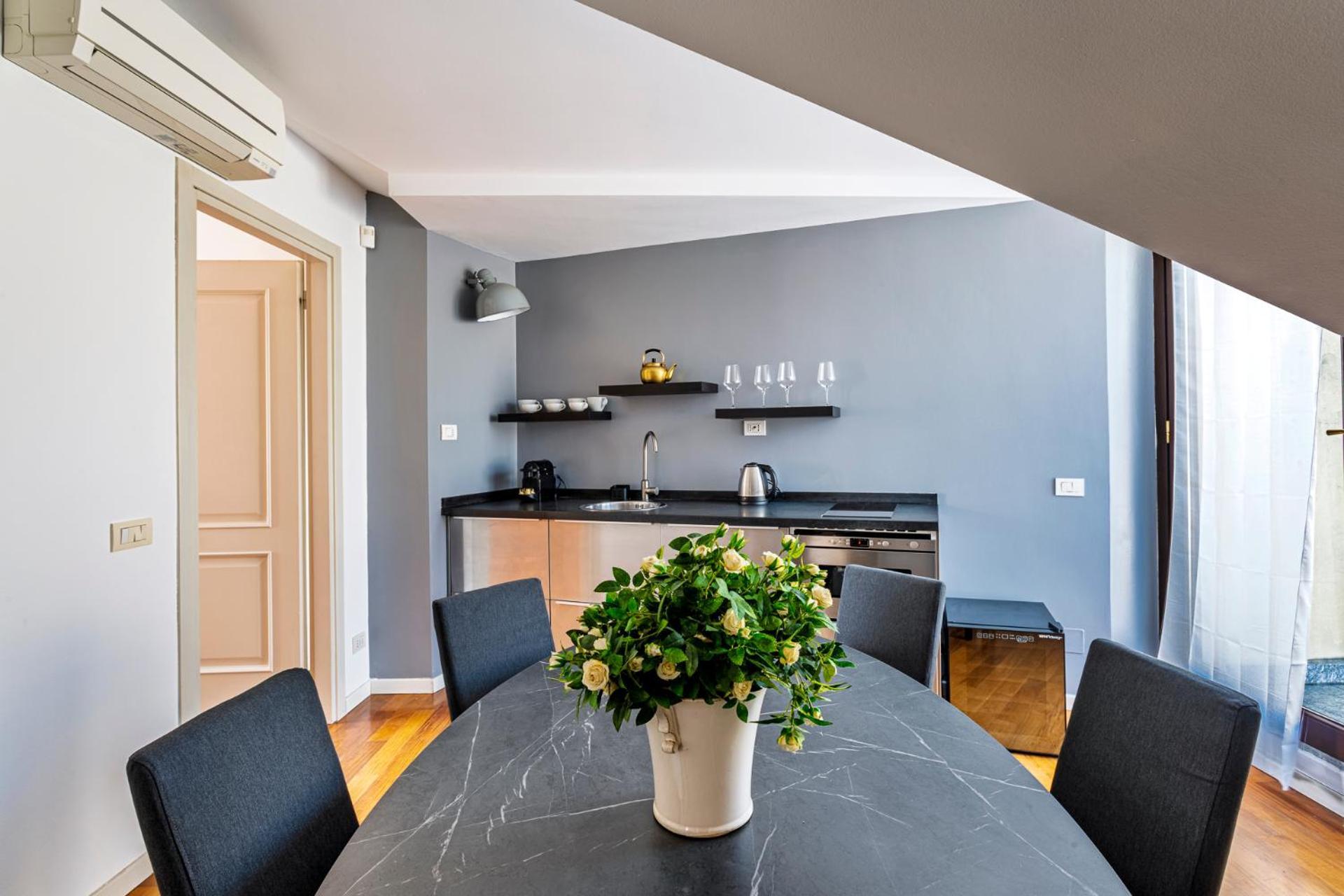 Elegant 2 Bedrooms Apartments Near Duomo Milão Exterior foto