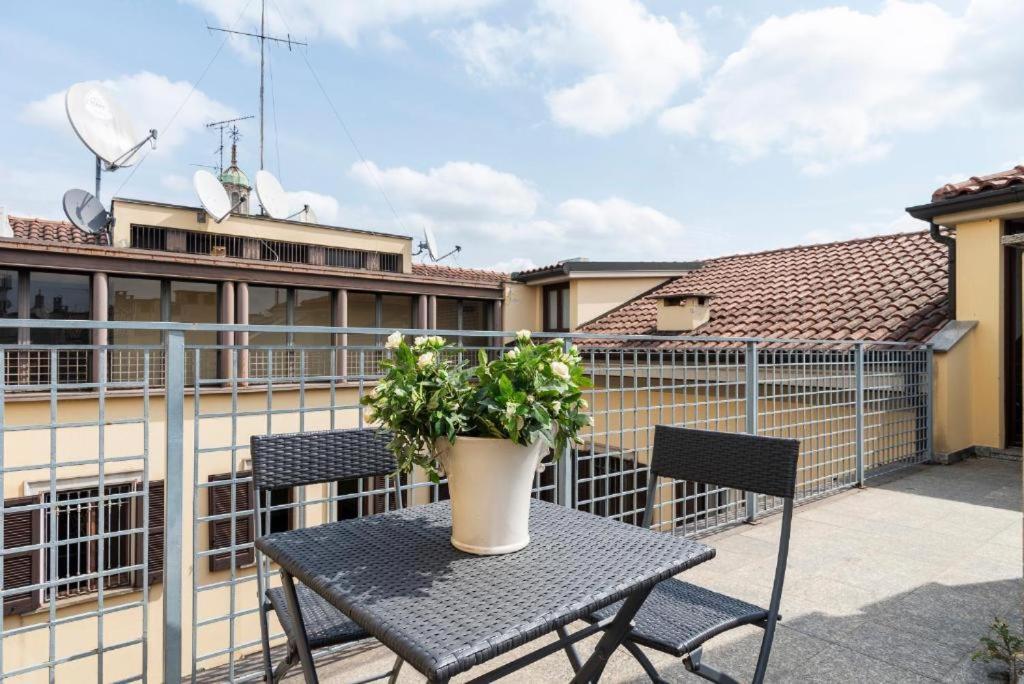 Elegant 2 Bedrooms Apartments Near Duomo Milão Exterior foto